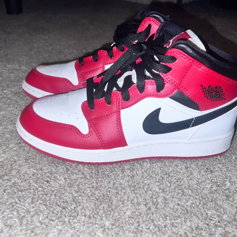 Jordan 1 mid